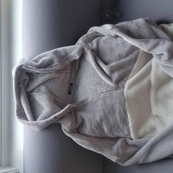 Sweater - Picture 2 of 4